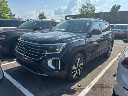 Deep Black Pearl 2024 Volkswagen Atlas 2.0T SE w/Technology