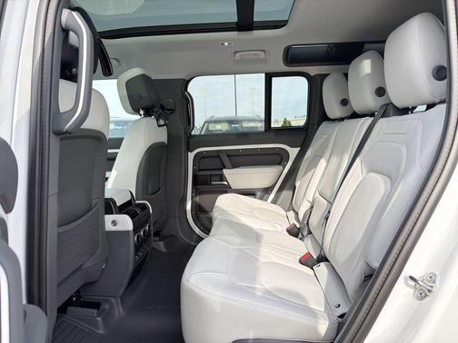 Fuji White 2026 Land Rover Defender P400 X-Dynamic SE