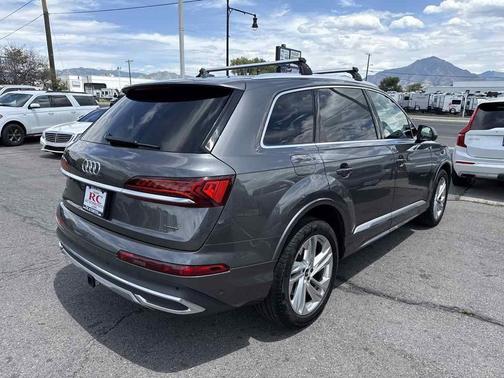Samurai Gray Metallic 2021 Audi Q7 45 Premium Plus
