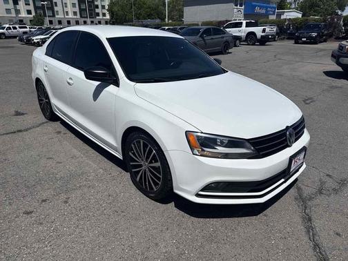 Pure White 2016 Volkswagen Jetta 1.8T Sport