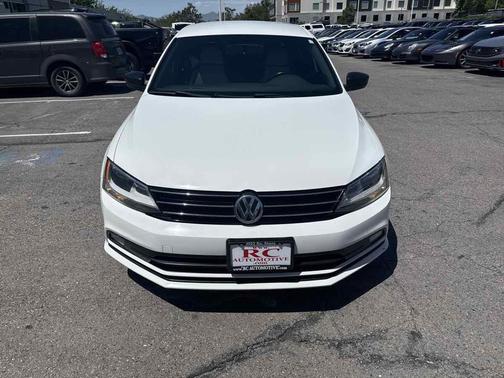 Pure White 2016 Volkswagen Jetta 1.8T Sport