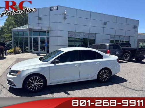 Pure White 2016 Volkswagen Jetta 1.8T Sport