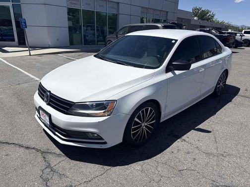 Pure White 2016 Volkswagen Jetta 1.8T Sport