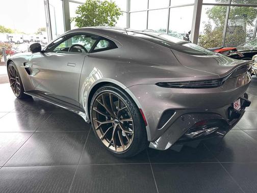 2025 Aston Martin Vantage Base