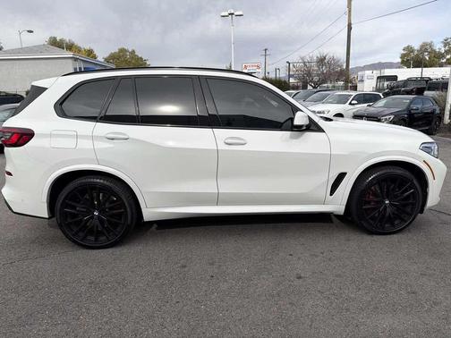 2022 BMW X5 M50i