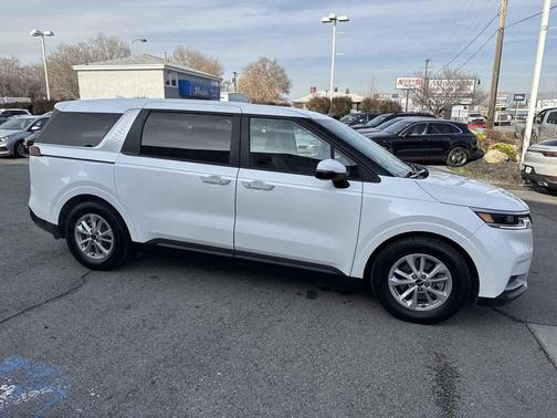 2022 Kia Carnival LXS