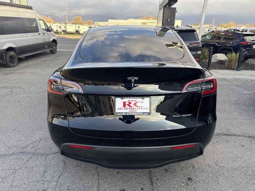 2022 Tesla Model Y Long Range Dual Motor All-Wheel Drive