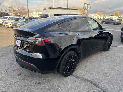 2022 Tesla Model Y Long Range Dual Motor All-Wheel Drive
