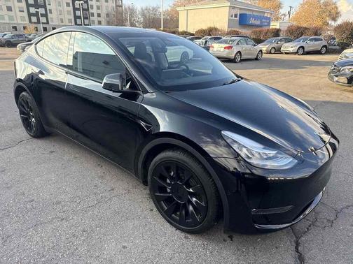 2022 Tesla Model Y Long Range Dual Motor All-Wheel Drive