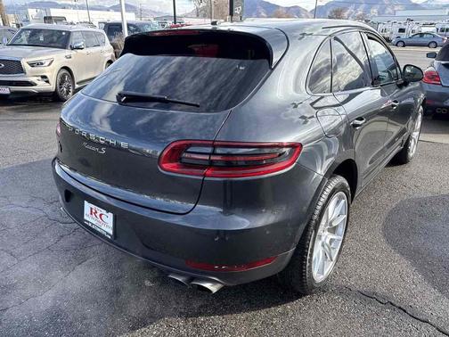 Gray 2018 Porsche Macan Macan
