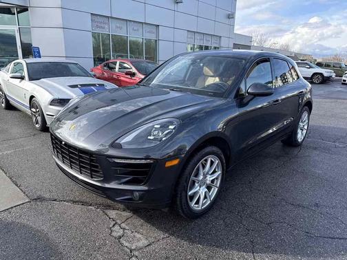 Gray 2018 Porsche Macan Macan