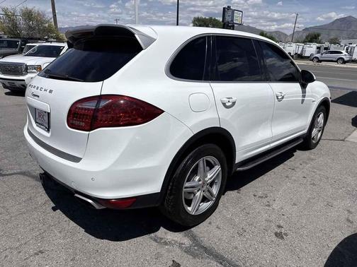 White 2014 Porsche Cayenne Platinum Edition