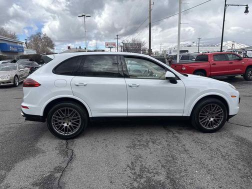 2017 Porsche Cayenne Platinum Edition