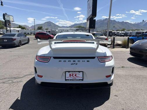 Guards Red 2015 Porsche 911 GT3