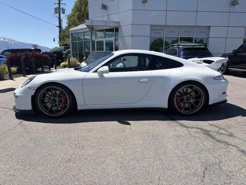 Guards Red 2015 Porsche 911 GT3