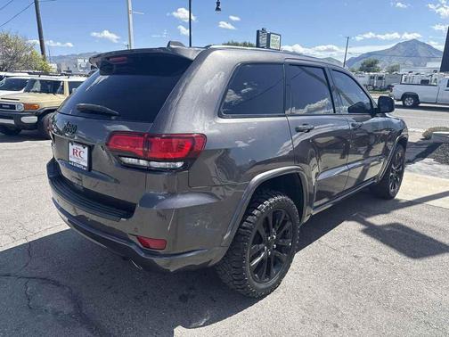 Granite Crystal Metallic Clearcoat 2020 Jeep Grand Cherokee Altitude