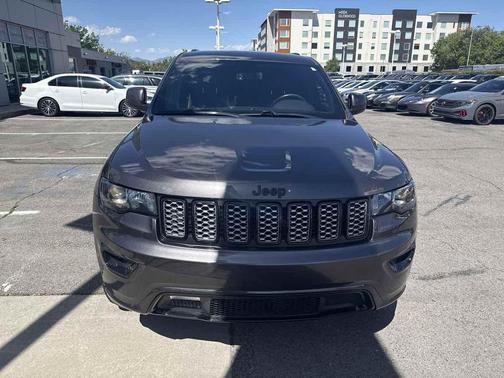 Granite Crystal Metallic Clearcoat 2020 Jeep Grand Cherokee Altitude