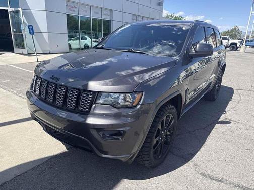 Granite Crystal Metallic Clearcoat 2020 Jeep Grand Cherokee Altitude