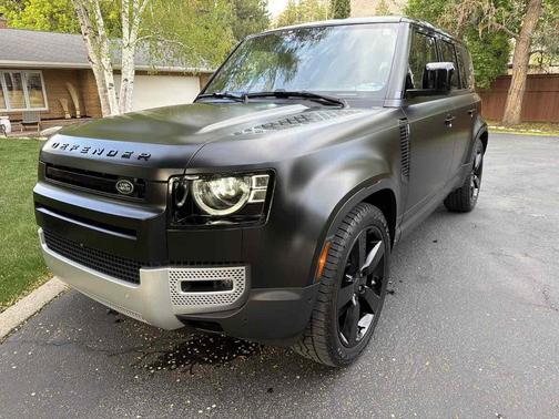 Santorini Black Metallic 2024 Land Rover Defender 110 P500 SE