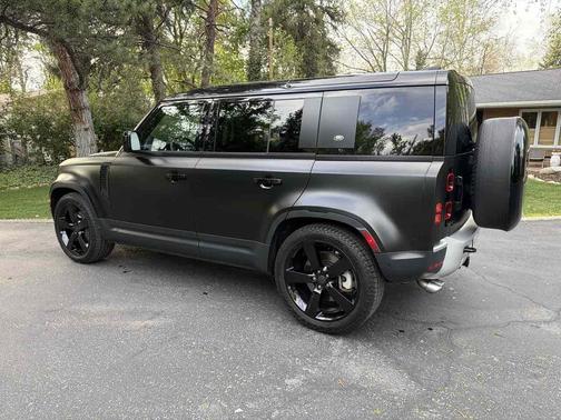 Santorini Black Metallic 2024 Land Rover Defender 110 P500 SE
