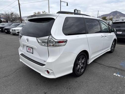 2017 Toyota Sienna SE