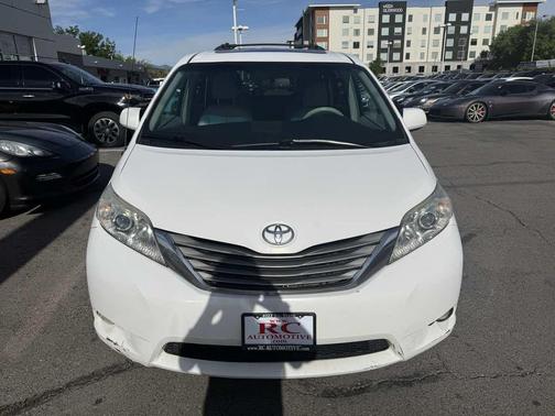 Super White 2011 Toyota Sienna XLE