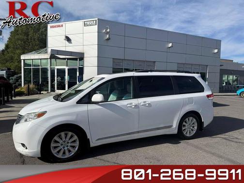 Super White 2011 Toyota Sienna XLE