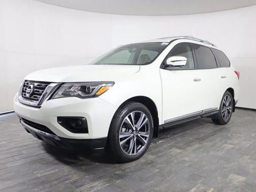 Photo 2 of 38 of 2019 Nissan Pathfinder Platinum