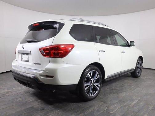 Photo 5 of 38 of 2019 Nissan Pathfinder Platinum