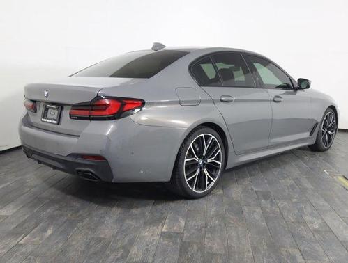 Photo 5 of 37 of 2021 BMW 530 i