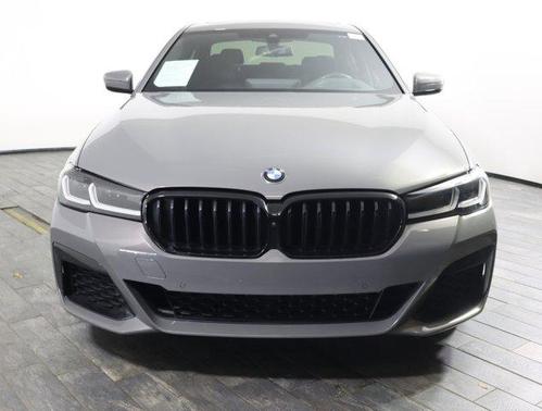 Photo 3 of 37 of 2021 BMW 530 i
