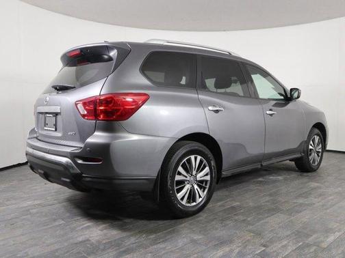 Photo 5 of 35 of 2020 Nissan Pathfinder S