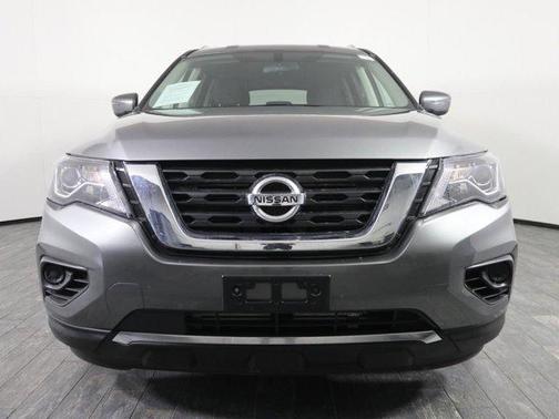 Photo 3 of 35 of 2020 Nissan Pathfinder S