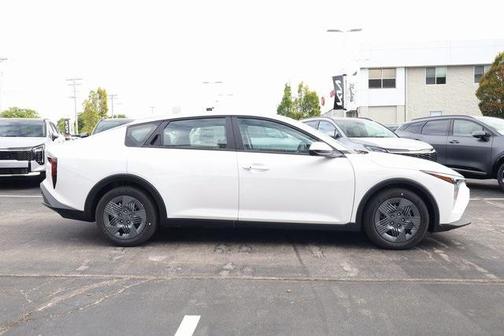 2025 Kia K4 LX
