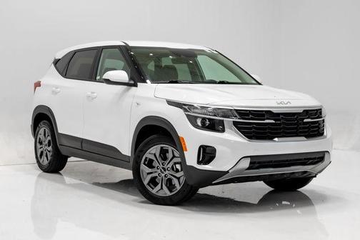 Snow White Pearl 2025 Kia Seltos LX