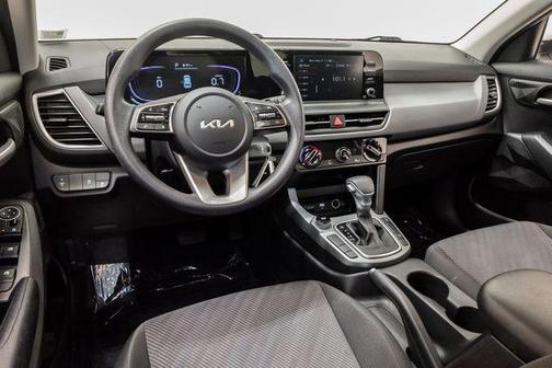 Snow White Pearl 2025 Kia Seltos LX