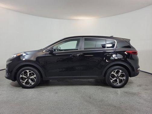 Black Cherry 2022 Kia Sportage LX