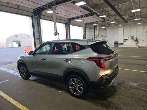 Steel Gray 2026 Kia Seltos LX