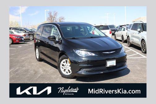 2022 Chrysler Voyager LX