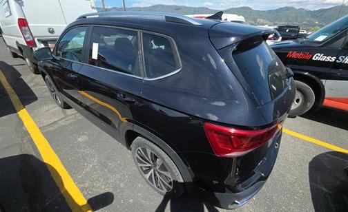 Deep Black Pearl 2024 Volkswagen Taos 1.5T SE