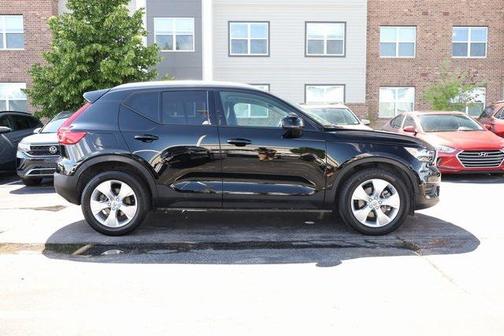 2020 Volvo XC40 T4 Momentum