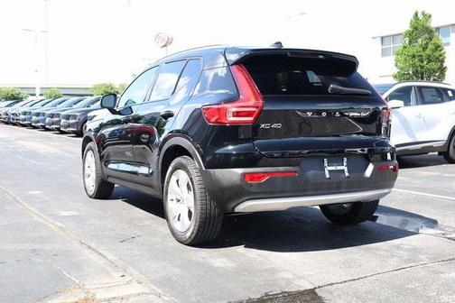 2020 Volvo XC40 T4 Momentum