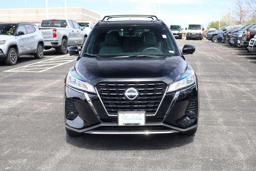 Super Black 2023 Nissan Kicks SR