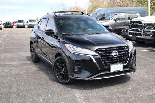 Super Black 2023 Nissan Kicks SR