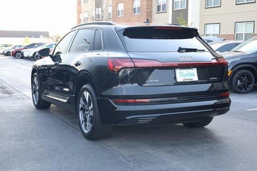 2021 Audi e-tron Premium Plus