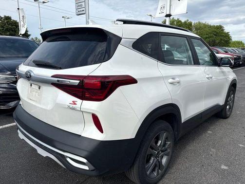 Snow White Pearl 2021 Kia Seltos S