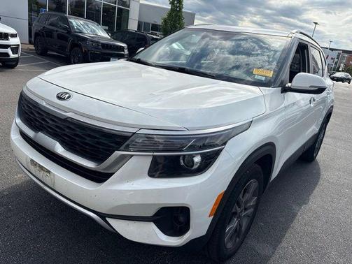 Snow White Pearl 2021 Kia Seltos S