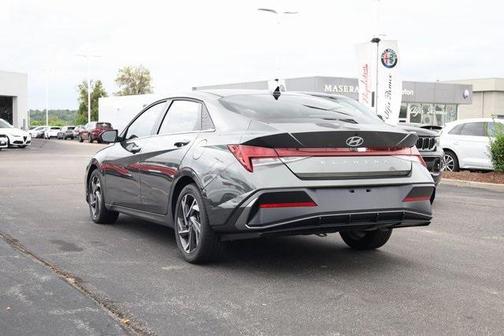 2025 Hyundai ELANTRA SEL