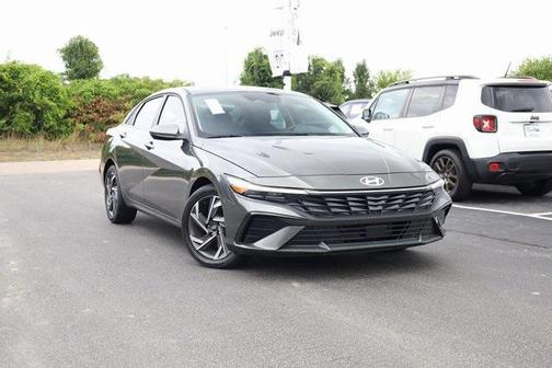 2025 Hyundai ELANTRA SEL