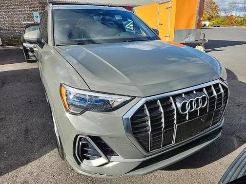 2022 Audi Q3 45 S line Premium